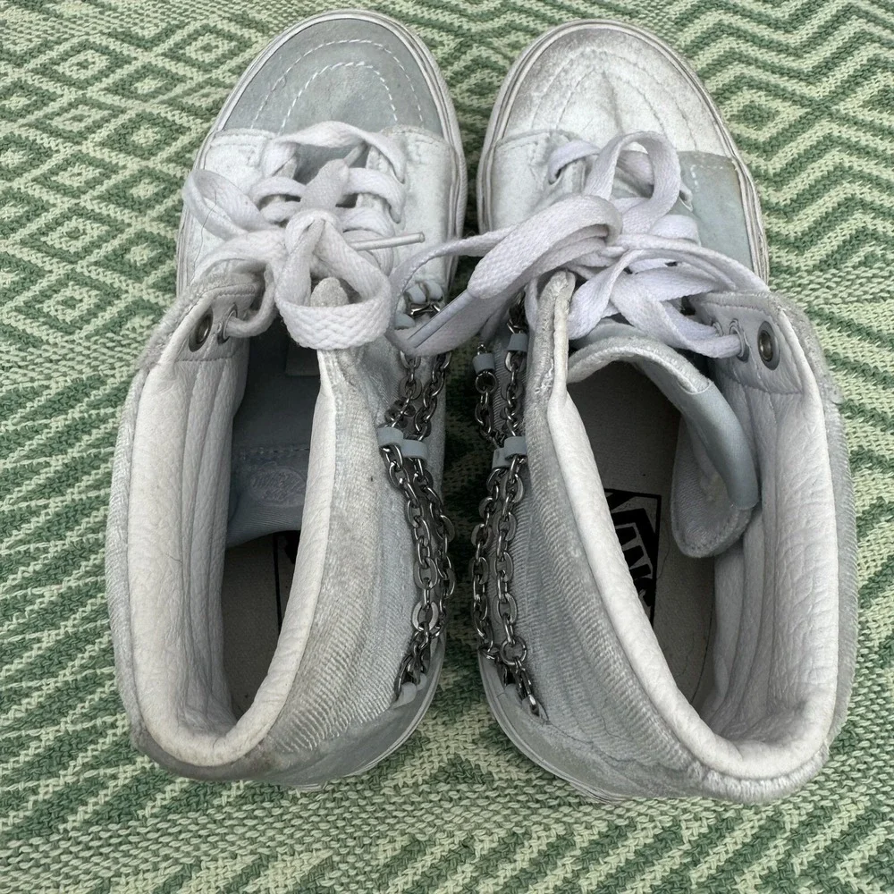 Converse this product